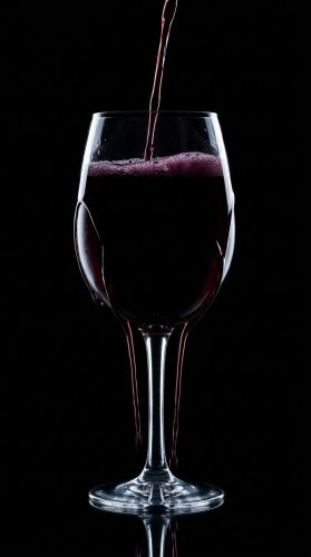 Wine_pouring_into_glass_202608261550